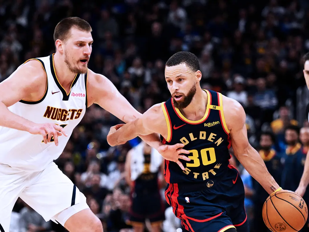 他们身边必, 个后卫, 和波杰姆斯